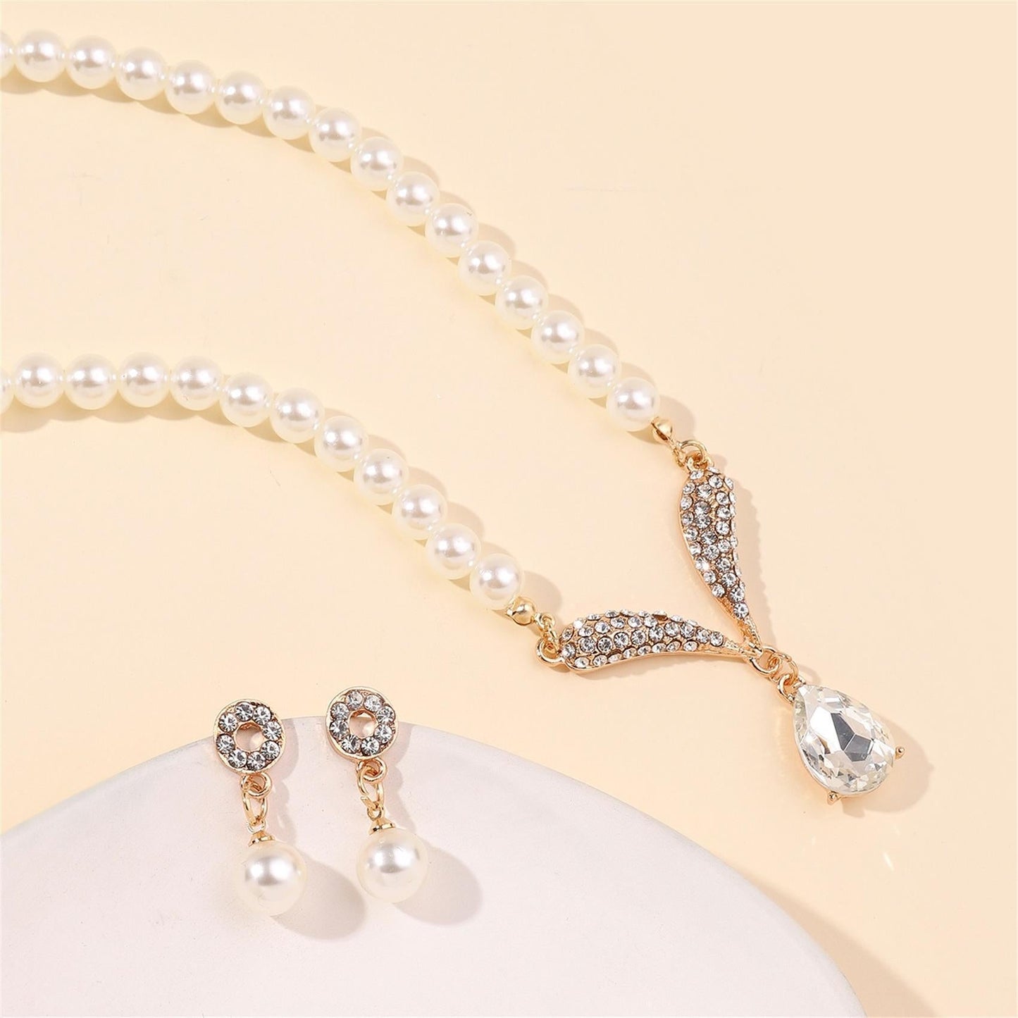 Elegant Pearl Bride Necklace Set